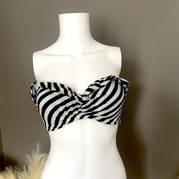 Victoria's Secret Other - Victoria's Secret Ruffle & Striped Bandeau Bikini Top